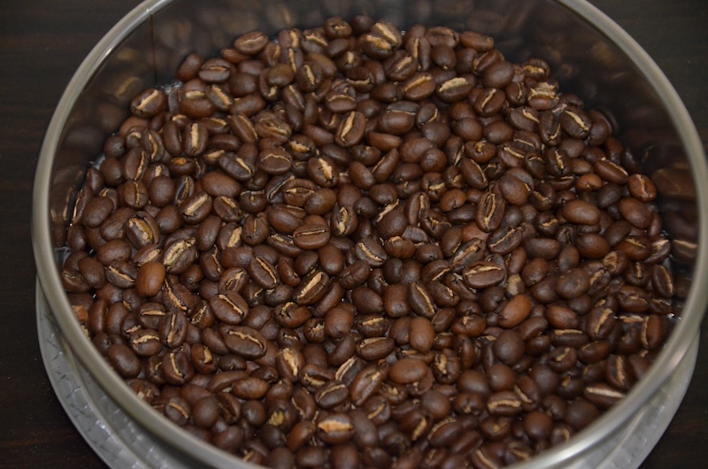 焙煎したコーヒー豆の画像